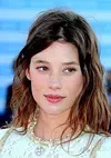 220px-Astrid_Berges_Frisbey_Deauville_2013.webp